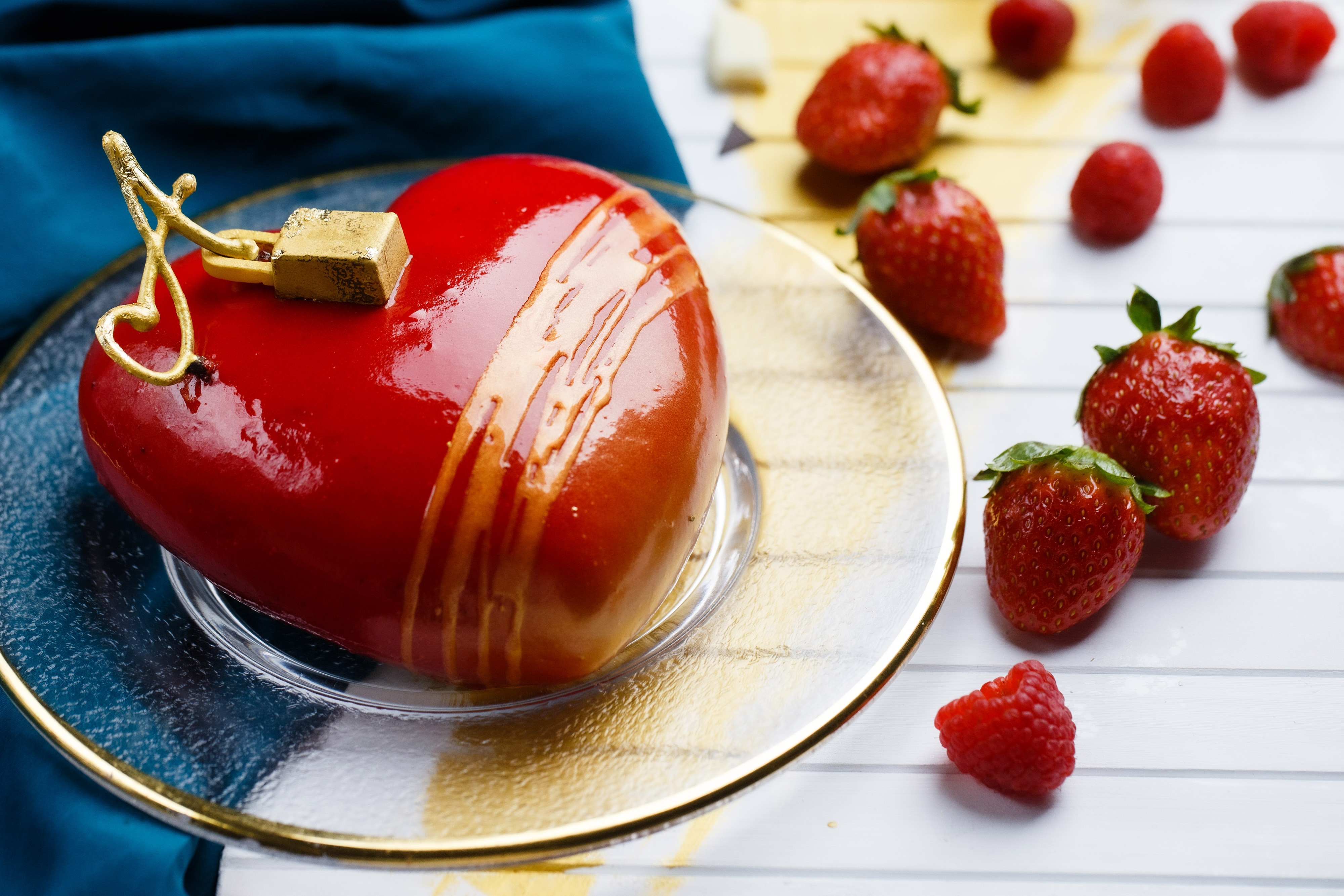 今個情人節，Arte by Padaria 將聯同法國著名浪漫首飾品牌 Agatha Paris 首度推出全新甜點，將2020 年度主打情人節心鎖系列的首飾概念融入蛋糕之中，設計靈感源自法國藝術橋上的