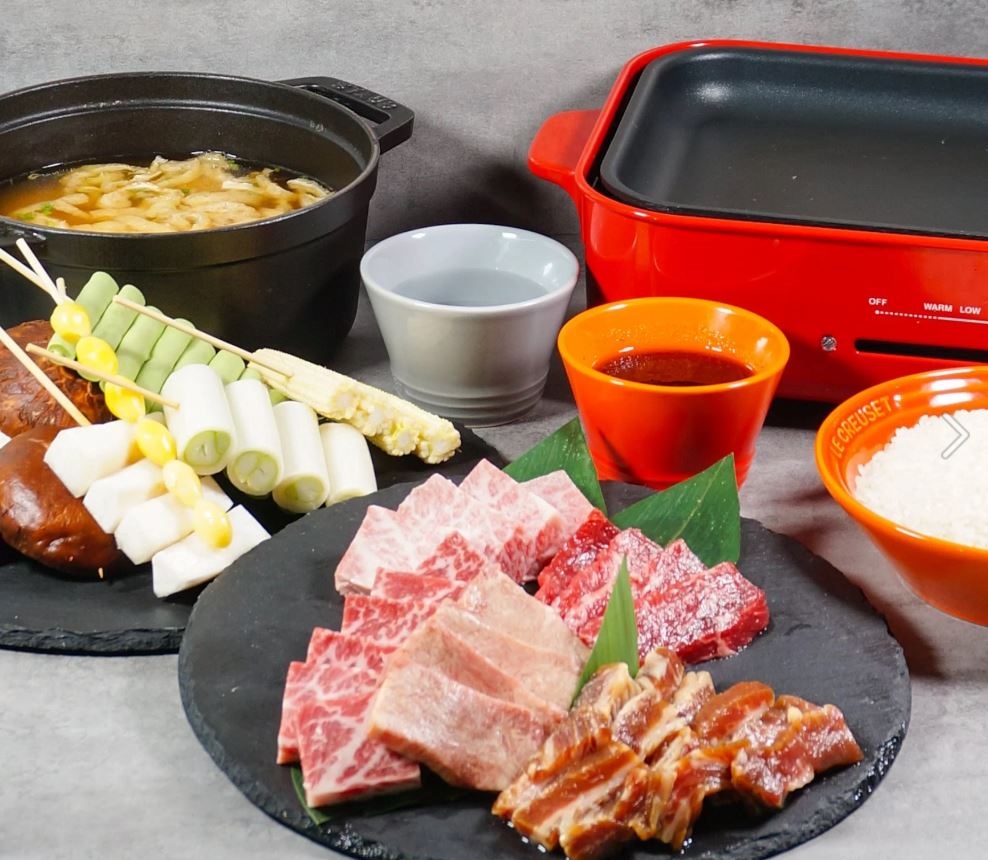 特上壽喜燒/SHABU SHABU套餐(二人前)，約$398/set。而特上燒肉(二人前)，約$468/set。凡購物滿淨價$500(香港及九龍)或$600(新界)即免運費。Double Chefs 