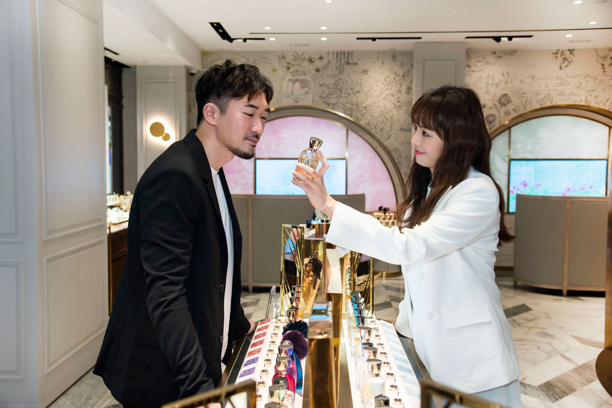 而Jeffery和Yammi卻找到兩個人相處最舒服的模式，平時可能會花時間安排很多節目，例如出街看戲、吃飯、逛街，現在反而多了時間一起下廚，陪伴一下家中的小狗，跟對方多點聊天，甚至一起打機，Jeffe