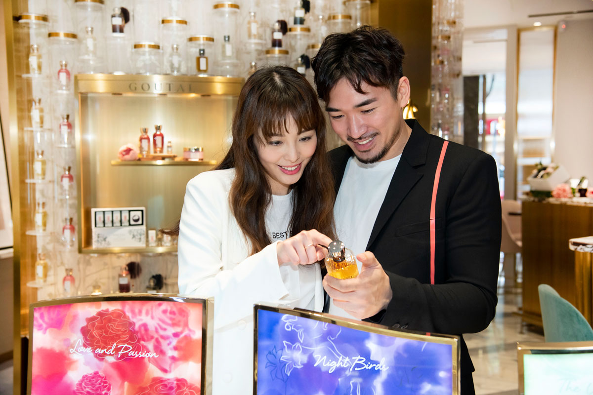 暖男必學冧女秘訣No.1：必要的安全感作為藝人，因為工作需要經常要忙到通宵達旦，而Jeffery就常常要到外地拍攝，早前拍攝Viu TV《一路向西伯利亞》的節目，更會到一些遙遠而網絡又不穩定的地方，Y