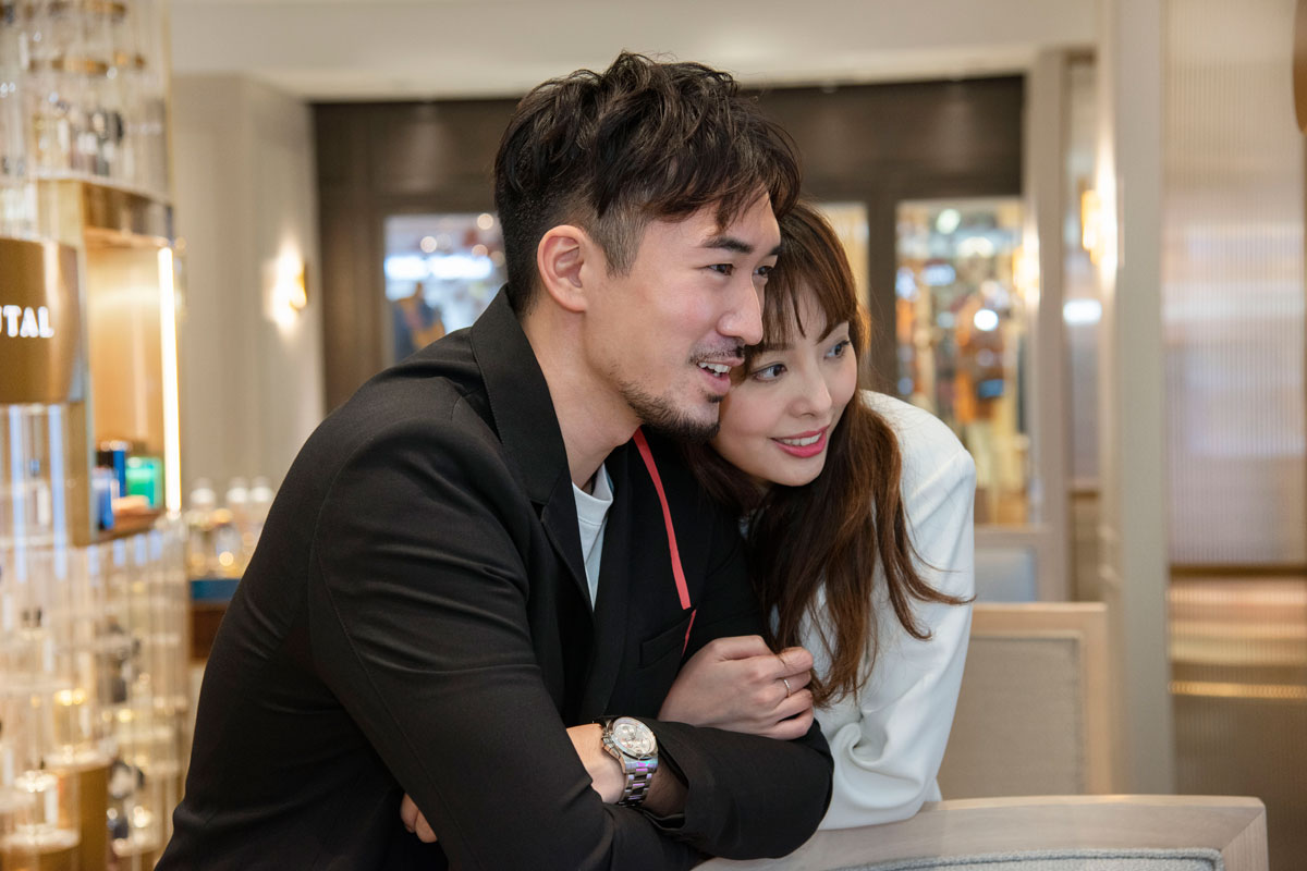 暖男必學冧女秘訣No.5：偶然準備的小驚喜女生總是會比較花心思在禮物上，Yammi就喜歡自己做一些小手工，講求獨一無二和特別，回想第一份送給Jeffery的禮物，就是一對刻名皮手帶，可惜被他弄丟了，她