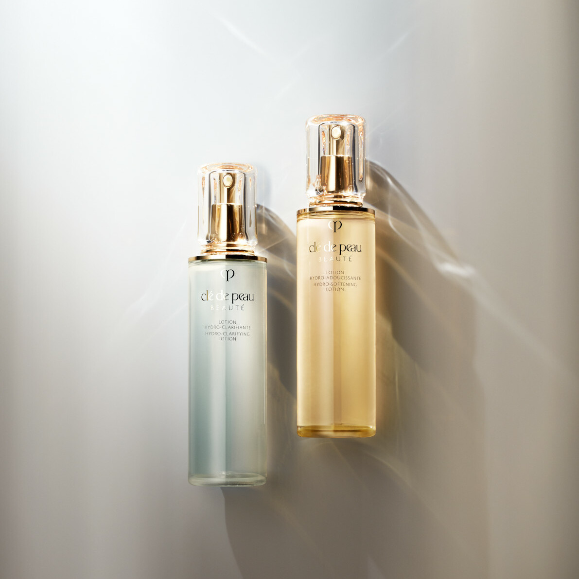 鉑鑽凝亮淨膚水 HKD$ 950/170 ml(詳情)鉑鑽凝亮柔膚水HKD$ 950/170 ml(詳情)鉑鑽凝亮淨膚水質感較清爽,使用4星期經已有效令肌膚減少多餘油脂分泌,而柔膚水質感則較為滋潤,能