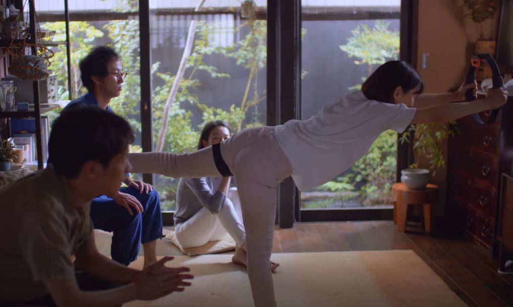 雖然這遊戲不是真正的多人遊戲，但在旁的你也不能袖手旁觀，要幫忙打氣支持,另一半，可以製造一個與別不同的回憶呀！ >>>按此購買香港版<<< >>>