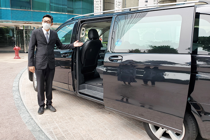 3. 司機質素保證SuperCab Limo 所有司機均受過嚴格篩選及專業訓練,服務質素猶如酒店的星級標準般,專業優質且安全可靠! 4. 價格清晰透明SuperCab 秉持誠信為基