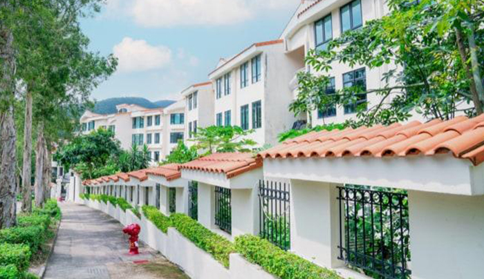 輕豪宅推薦#2：新界豪宅買盤  獨立屋只需1,000餘萬起若手上資金許可，亦可考慮入手入門級的獨立屋，量少保值，價格幾乎與分層住宅相約，新界元朗有大量盤源可供選擇，售價低至$1,000餘萬起。喜歡環境