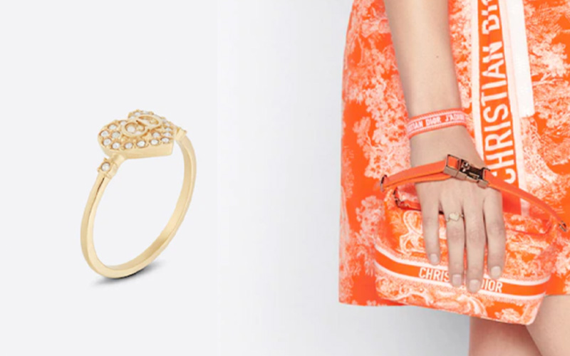 CLAIR D LUNE RING IN METAL WITH GOLD FINISHING AND WHITE CRYSTALS $3,100 >>按此購買(圖片來源:DIOR)
