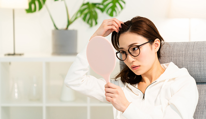 CAPILLUS 激光帽子備有全球通用電壓，拿去Staycation、旅行或者出差公幹都能方便攜帶！