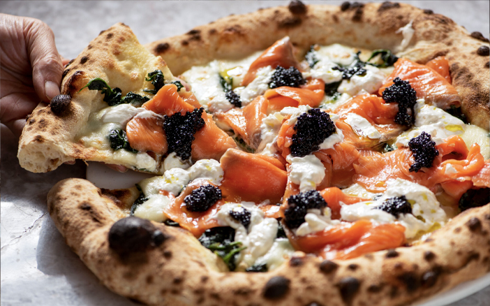 BACI的行政總廚Alessandro Persico把家鄉味道帶給香港人，把家鄉利古里亞的意大利經典醬料和意大利食材入饌，保證是正宗意大利風味。餐廳的薄餅選擇很多，從經典的瑪格麗特薄餅（Marghe