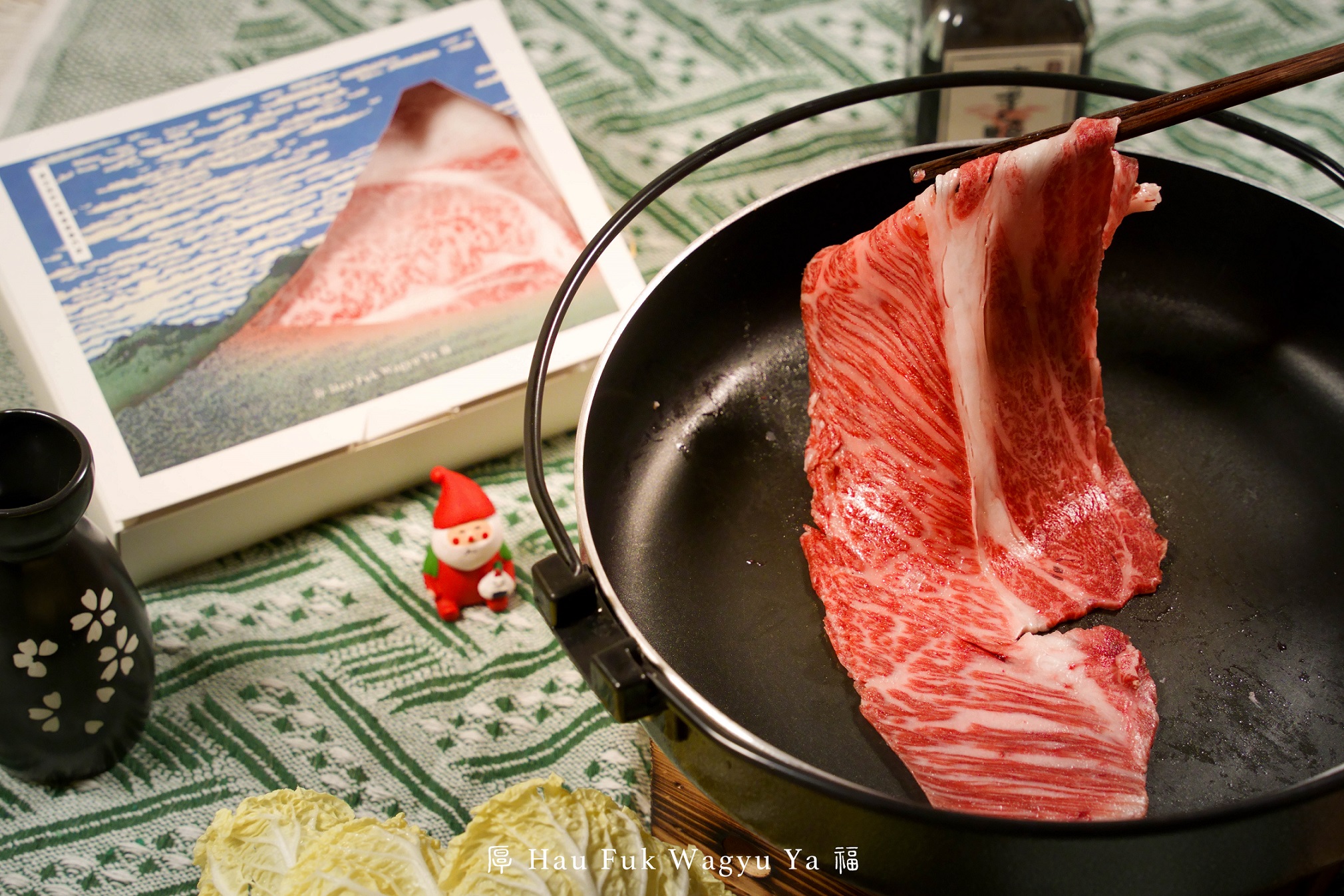 現推出聖誕早鳥優惠，在11月28日至12月12日訂購聖誕節‧壽喜燒套餐，將贈送極大份量(250g)一盒4片牛肩胛肉（港幣$349），而最早可以選於12月13日送貨，提早和摯愛慶祝佳節。按此了解更多／購