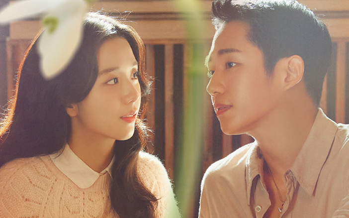 由韓國一線演員丁海寅和BLACKPINK成員金智秀(Jisoo)主演,並由2019年大熱韓劇《天空之城》的製作團隊打造的浪漫愛情劇。《雪降花》故事背景設定在1980年代末的首爾,講述一對情侶墜入愛河的
