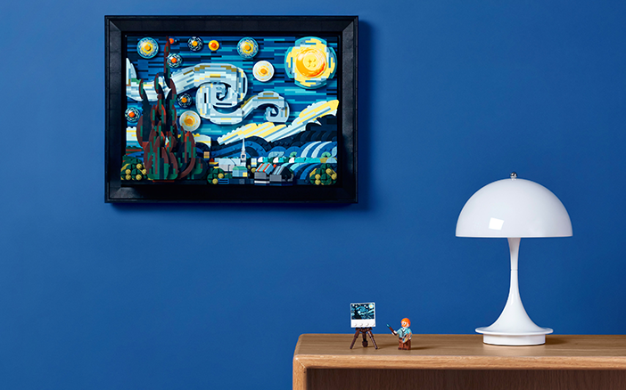 LEGO®和MoMA以MoMA館藏《星夜》(The Starry Night) 作為傳奇合作的第一步,將這被譽為後印象派畫 家梵高最有代表性的畫作以2,316塊顆粒重新演繹。由 香港人 Truman