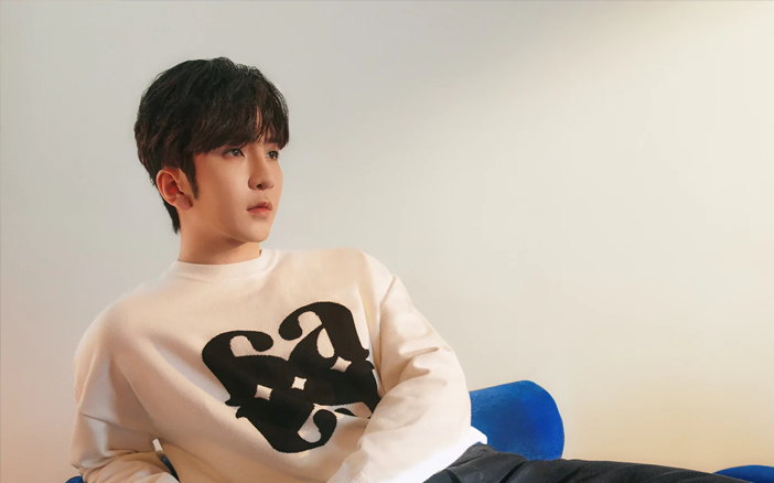 圖片來源：官方網站作為時尚達人、各大名牌寵兒的教主，當然也擔任品牌生招牌，親身上陣拍攝宣傳片和宣傳照，勁好睇啊！&nbsp;Mirror成員個人品牌｜Anson Kong@Mirror：擁有6個品牌！