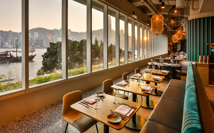 尖沙咀澳洲餐廳Hue Dining擁有醉人維港海景,還運用澳式元素加入新鮮食材入饌,最適合讓爸爸放鬆心情享受美食。今個父親節,餐廳推出父親節午巿及晚巿套餐,當中的4道菜套餐將會享用多款開胃小