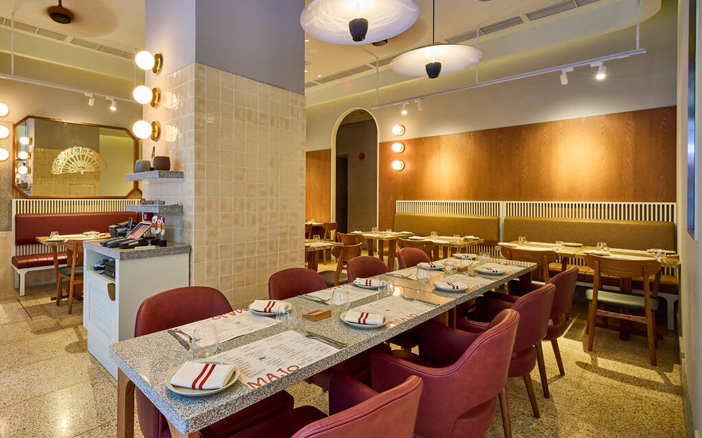 中環蘇豪區西班牙餐廳MAJO Tapas Paella Bar主打西班牙美食,今個父親節,不如選擇西班牙滋味,配搭西班牙氣泡酒與爸爸舉杯暢飲一下!餐廳今年推出父親節午市、晚市套餐,首先享用的是多款可供