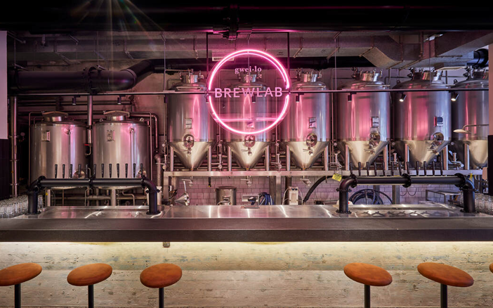 位於堅尼地城新海旁的GRAIN Gastropub & Brewlab以手工啤酒的釀造材料入饌,十分特別!今個父親節,餐廳就推出充滿創意與活力的父親節3道菜烤肉套餐,當中包括無限量供量前菜,例