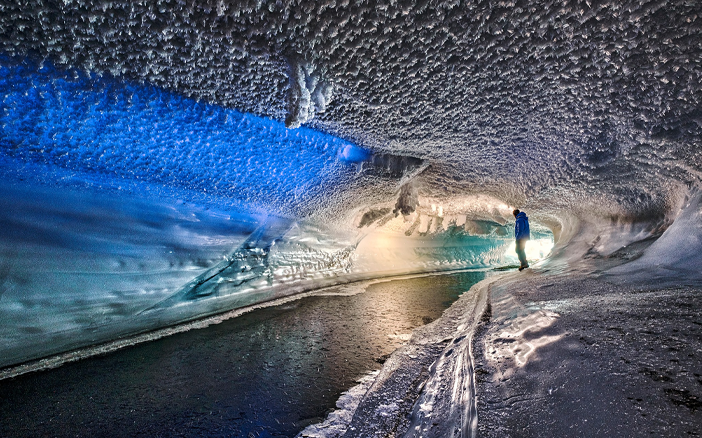 圖片來源：White Desert Facebook之後就可以按行程遊覽皇帝企鵝棲息地、探索地球最古老的藍色冰洞、參觀科學基地，甚至入住南極洲唯一的豪華住宿Whichaway Camp，機會十分難得，