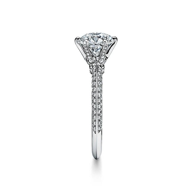 Tiffany® Setting 鉑金密鑲鑽石環密鑲訂婚戒指