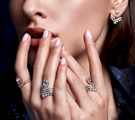 Joséphine Aigrette 18K 白金鑽石珍珠耳環