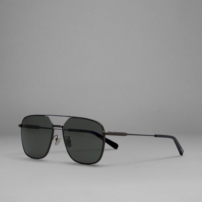 Black caravan sunglasses with gray lenses